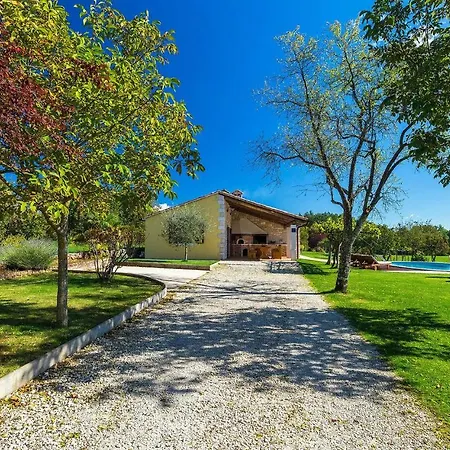 Semesterbostad Lovely In Istria With Outdoor Swimming Pool