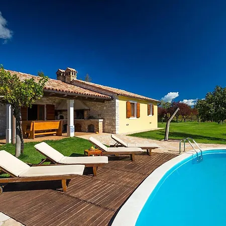 Semesterbostad Lovely In Istria With Outdoor Swimming Pool *