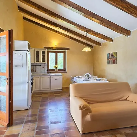 Dom wakacyjny Lovely In Istria With Outdoor Swimming Pool *