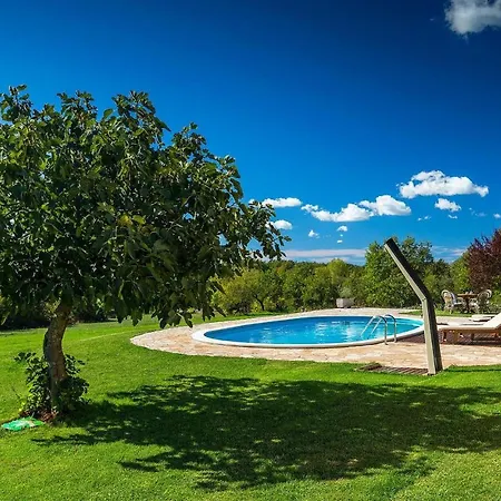 Lovely In Istria With Outdoor Swimming Pool *