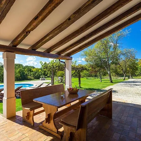 Dom wakacyjny Lovely In Istria With Outdoor Swimming Pool *