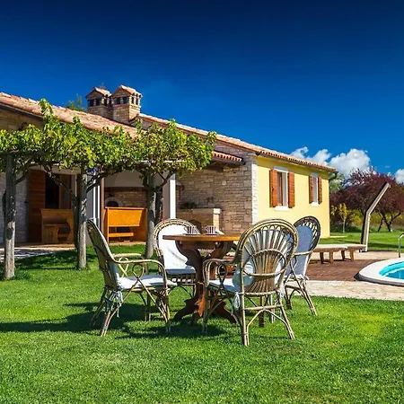 Lovely In Istria With Outdoor Swimming Pool Katun Lindarski