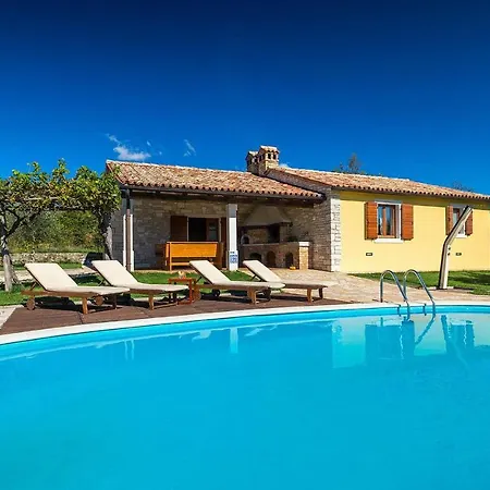 Dom wakacyjny Lovely In Istria With Outdoor Swimming Pool Katun Lindarski