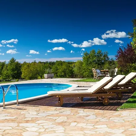Dom wakacyjny Lovely In Istria With Outdoor Swimming Pool