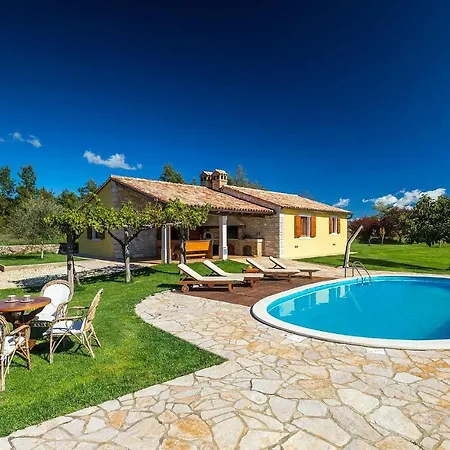 Lovely In Istria With Outdoor Swimming Pool *