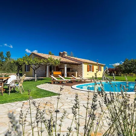 Lovely In Istria With Outdoor Swimming Pool *