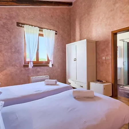 Dom wakacyjny Lovely In Istria With Outdoor Swimming Pool Katun Lindarski