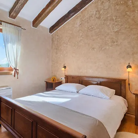 Lovely In Istria With Outdoor Swimming Pool * Katun Lindarski