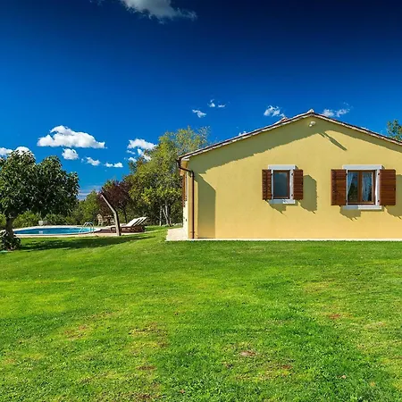 Dom wakacyjny Lovely In Istria With Outdoor Swimming Pool *
