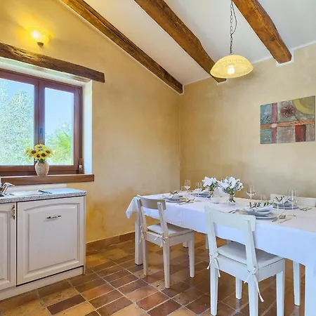 Dom wakacyjny Lovely In Istria With Outdoor Swimming Pool Katun Lindarski