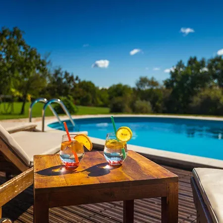 Lovely In Istria With Outdoor Swimming Pool *