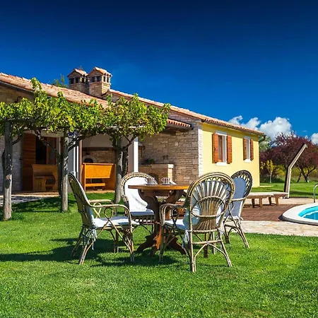 Lovely In Istria With Outdoor Swimming Pool * Katun Lindarski
